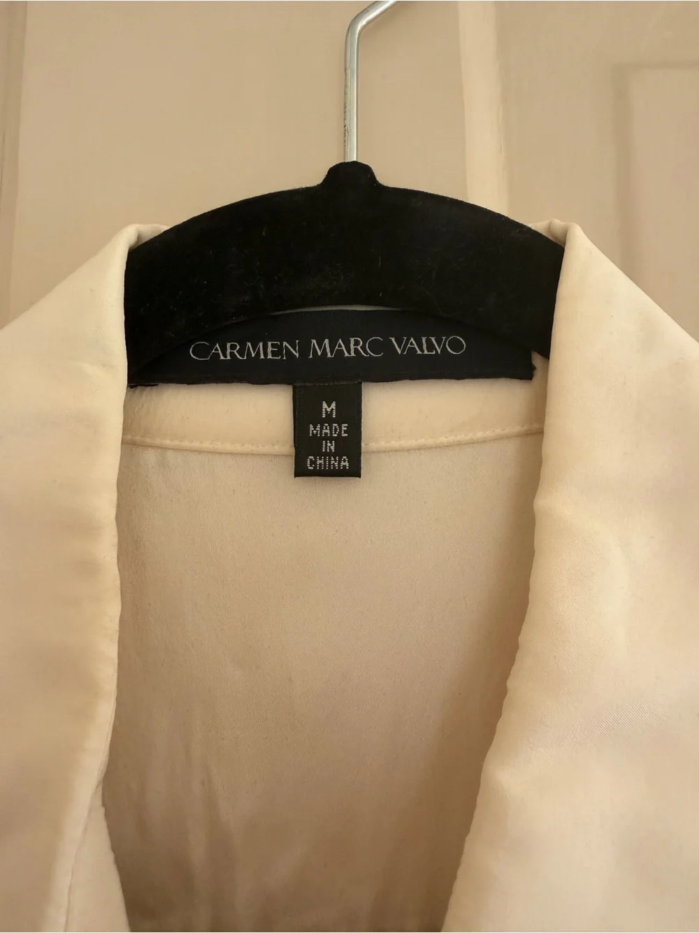 Carmen Marc Valvo Cream Silk-Look Collared Blouse - Picture 2 of 6